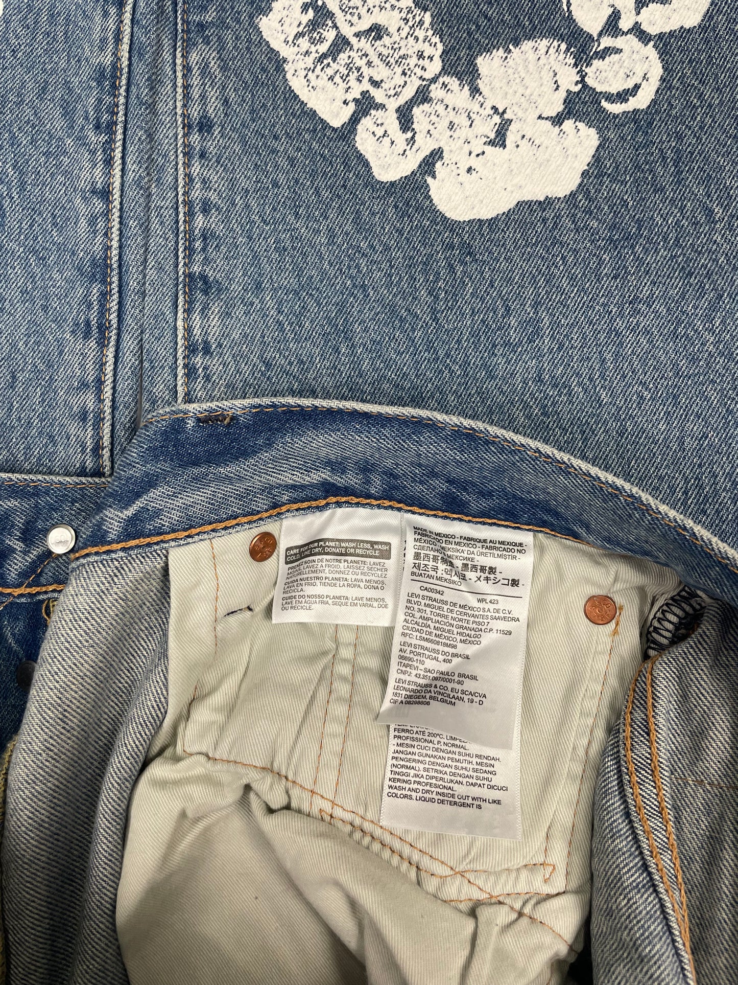 Denim Tears "The Cotton Wreath" Levi's Light Wash Denim